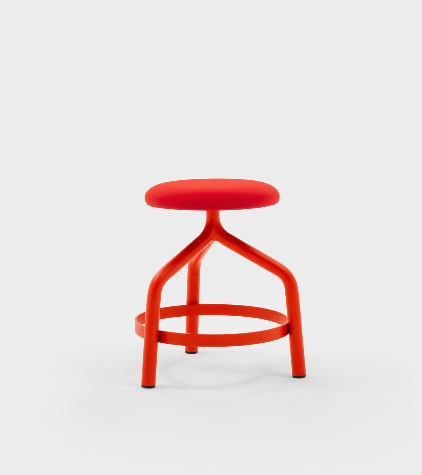 immagine sgabello in acciaio di design joe
